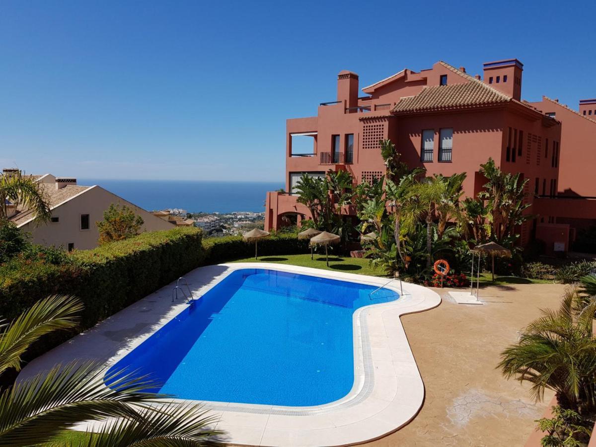 מיחאס Calahonda Luxury Apartment With A Stunning Sea View מראה חיצוני תמונה