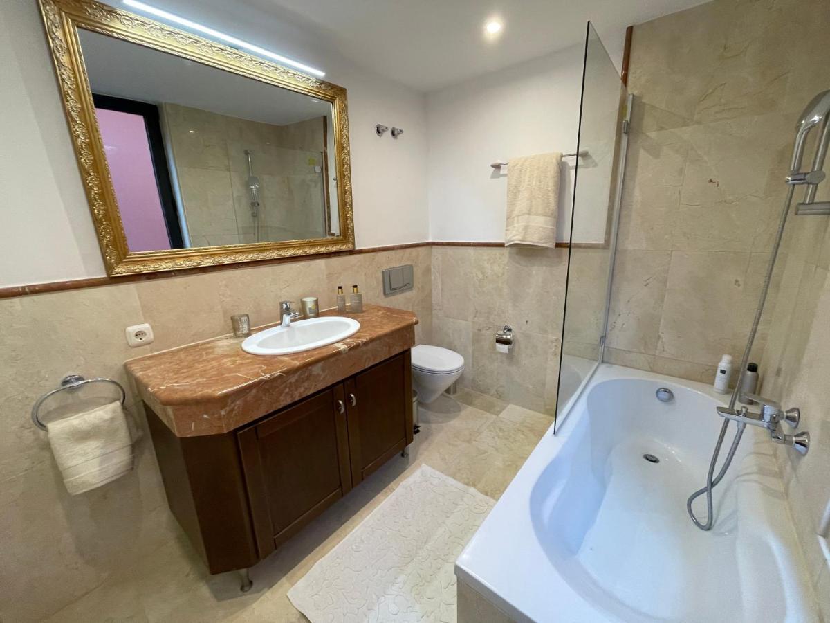 מיחאס Calahonda Luxury Apartment With A Stunning Sea View מראה חיצוני תמונה