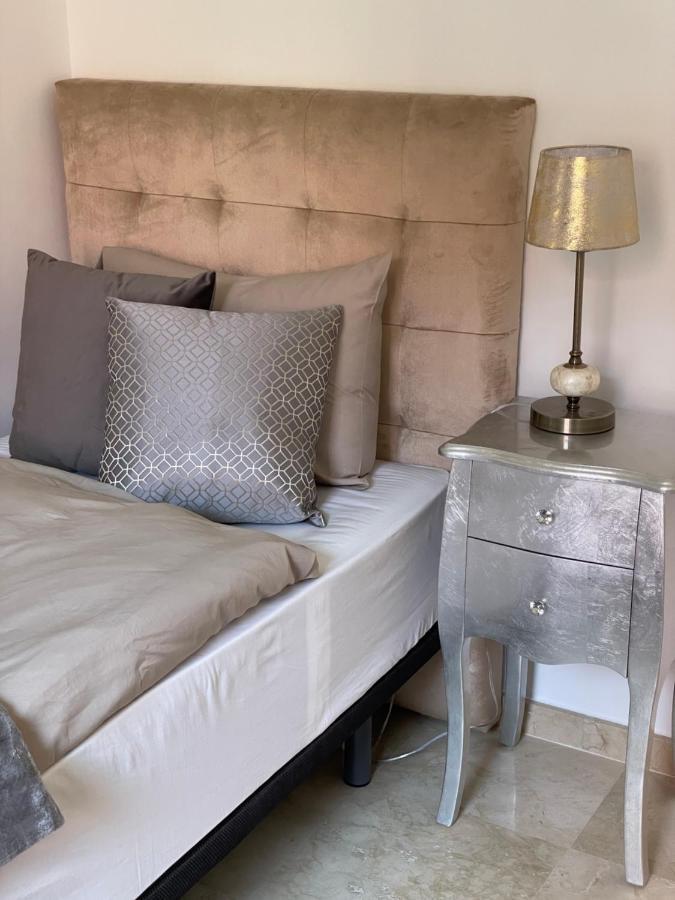 מיחאס Calahonda Luxury Apartment With A Stunning Sea View מראה חיצוני תמונה