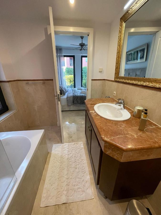 מיחאס Calahonda Luxury Apartment With A Stunning Sea View מראה חיצוני תמונה