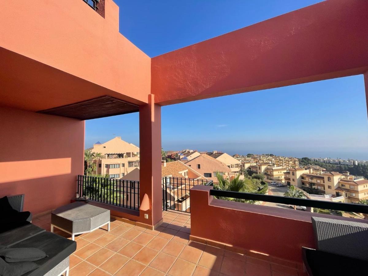 מיחאס Calahonda Luxury Apartment With A Stunning Sea View מראה חיצוני תמונה