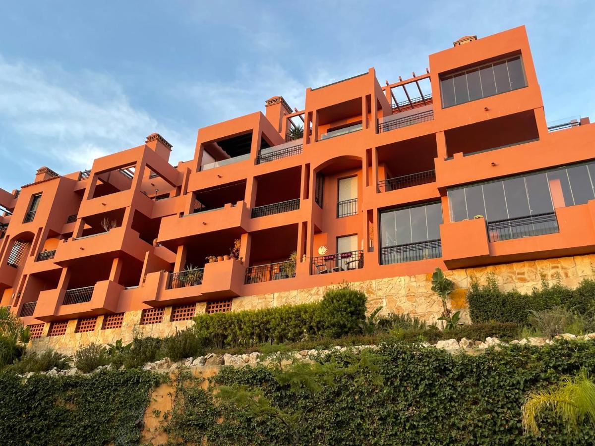 מיחאס Calahonda Luxury Apartment With A Stunning Sea View מראה חיצוני תמונה